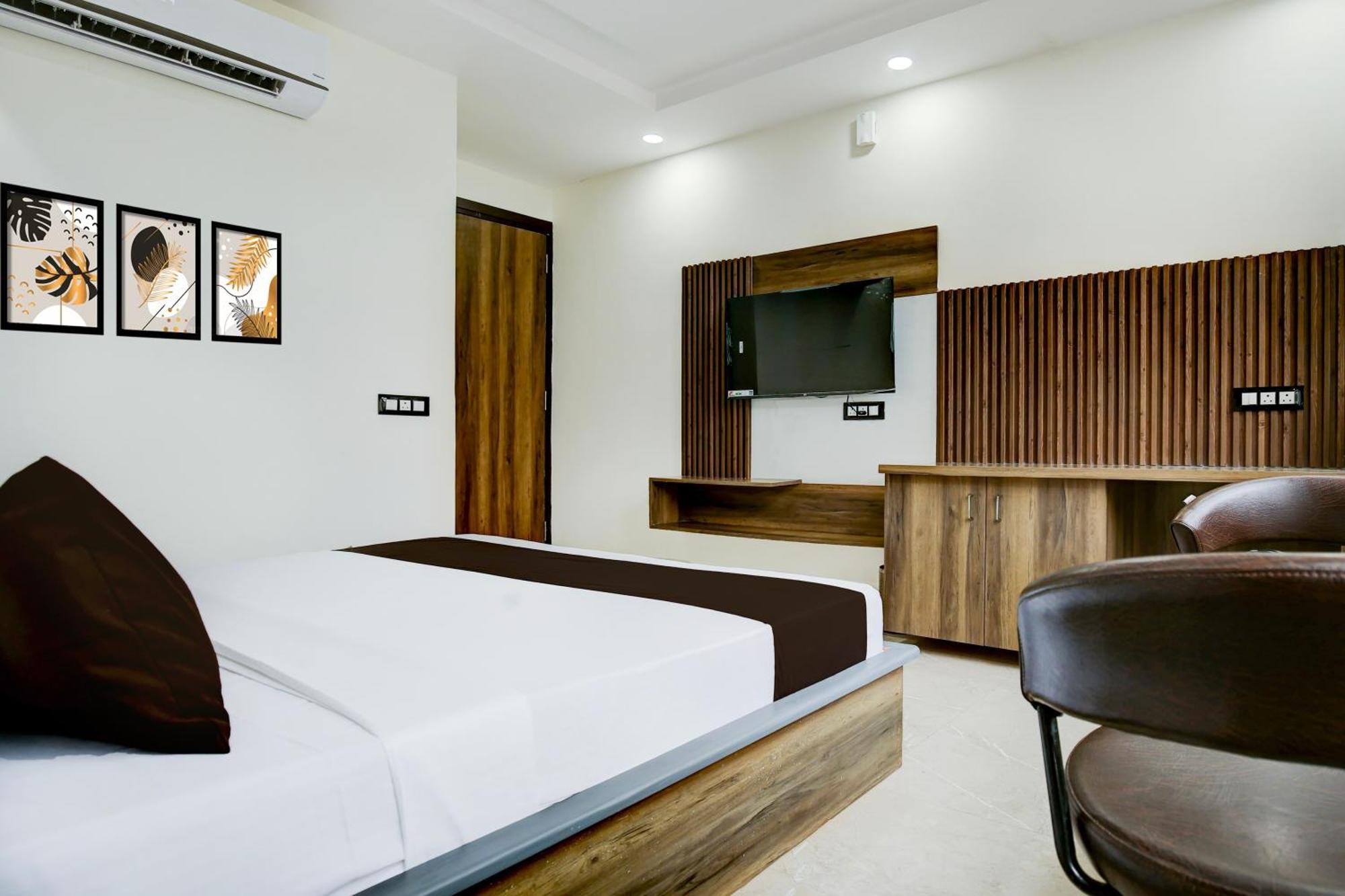 Hotel O Platinum Zirakpur Exterior photo
