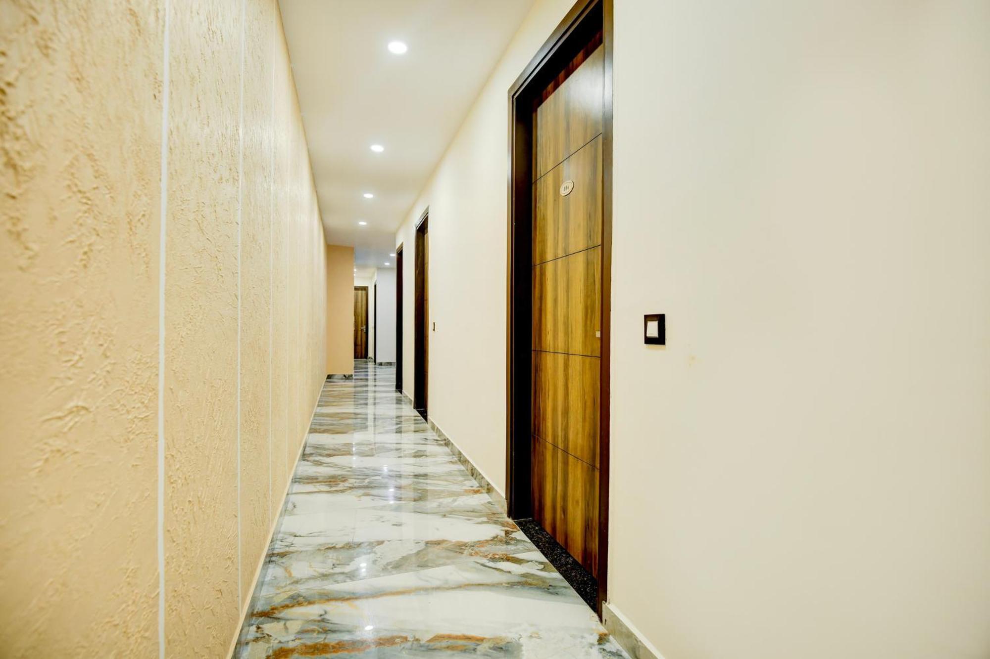Hotel O Platinum Zirakpur Exterior photo
